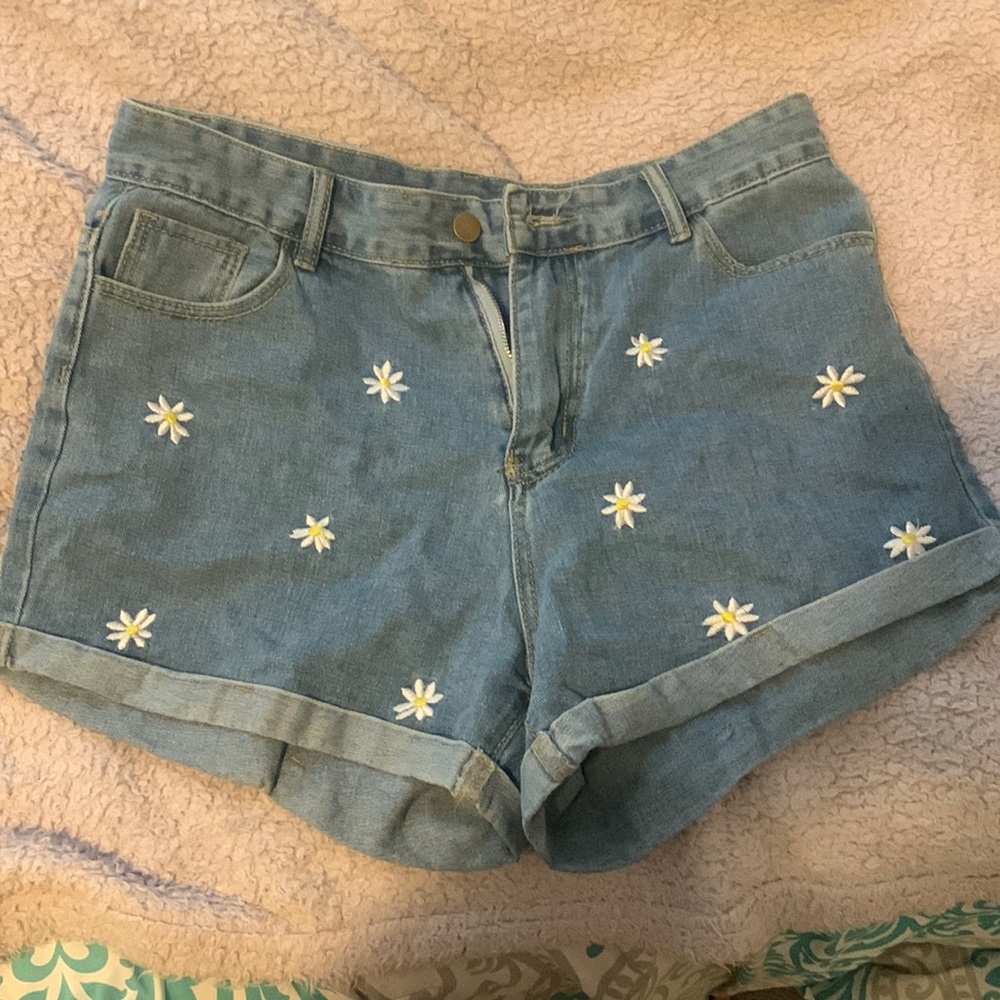 SHEIN Daisy Floral Embroidery Denim Shorts